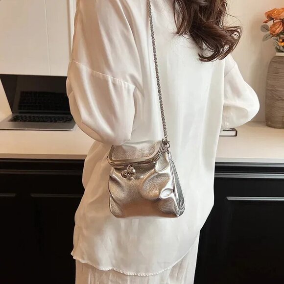 Kisslock Flap Chain Crossbody Vegan Leather Minimalist Clutch Bag - Picture 2 of 5